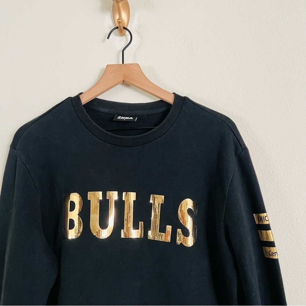 NBA Men's Black/Gold Chicago Bulls Sweater Size Large - Picture 5 of 8